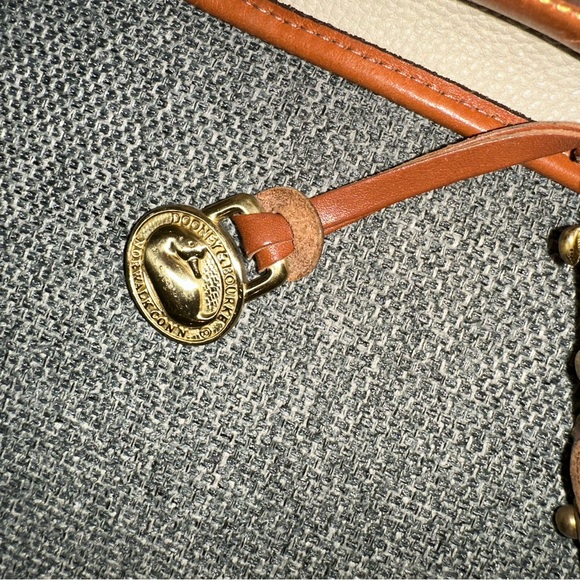 Dooney & Burke shoulder bag - Picture 5 of 5